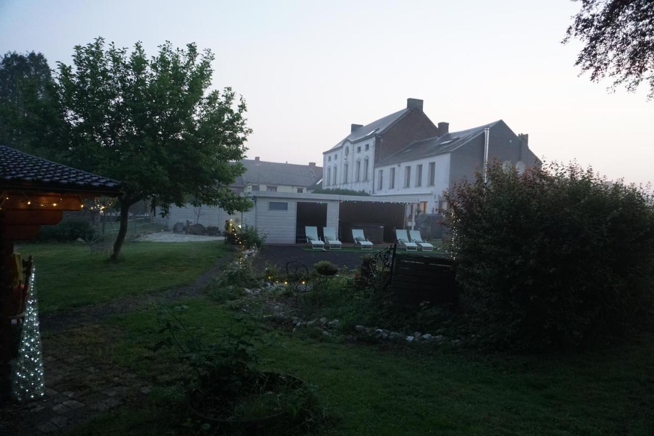 Le Chateau De Frankie Spas-Saunas Grand-Reng Exterior photo